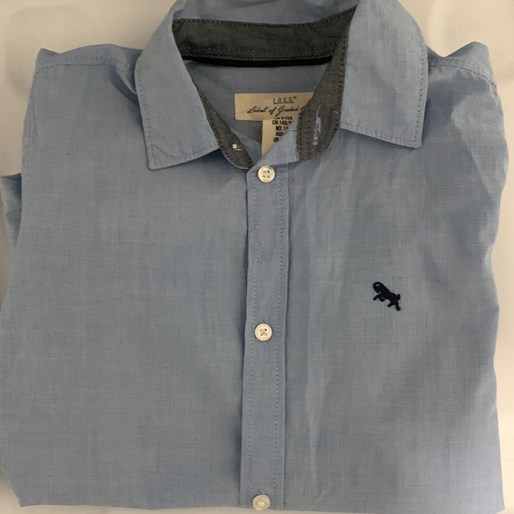 Buys size 8 dress shirt, light blue button up